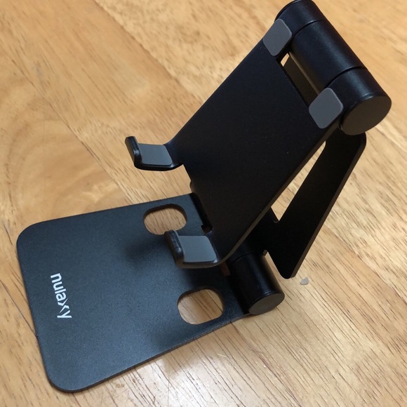 Adjustable & Foldable ~Cellphone Stand - Picture 3 of 6